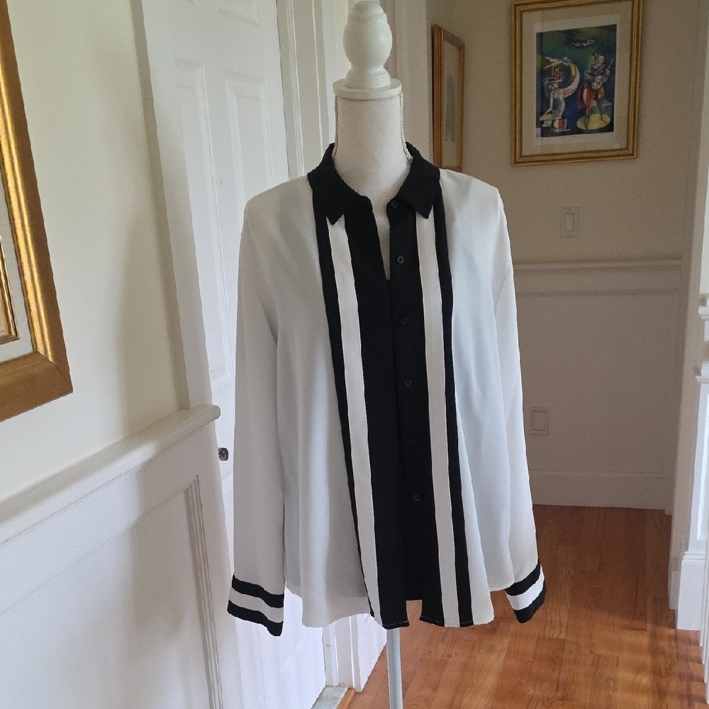 NWT- Karl Lagerfeld Black and White Top - Picture 7 of 7